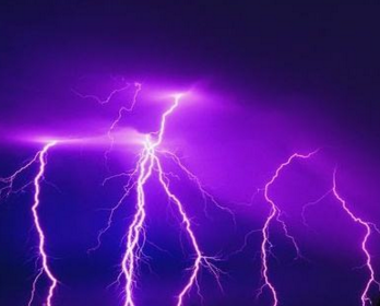 低壓斷路器在打雷時(shí)經(jīng)常會(huì)跳閘？